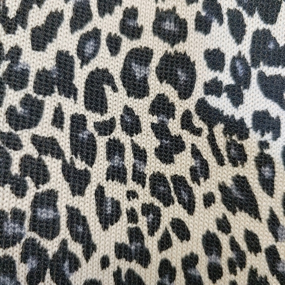 August Silk Leopard 100% Silk Crewneck Cardigan Sweater Sz M Contemporary - Picture 3 of 8